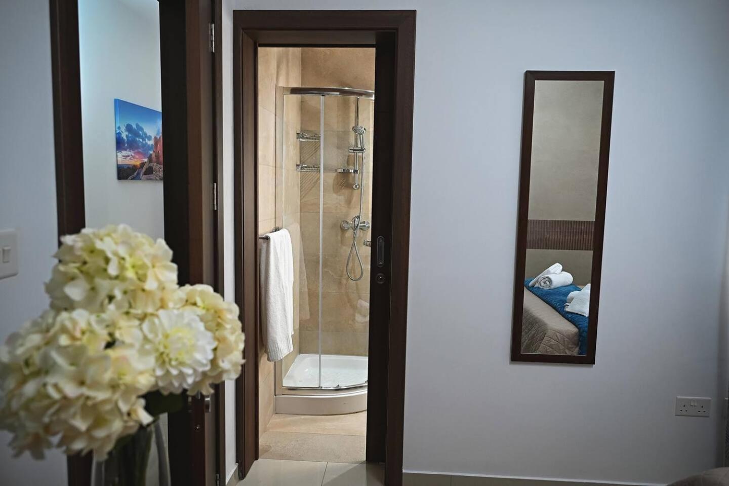 Fl 2 Ta'Lonza Luxury With Hot Tub By Homely เมลลิฮา ภายนอก รูปภาพ