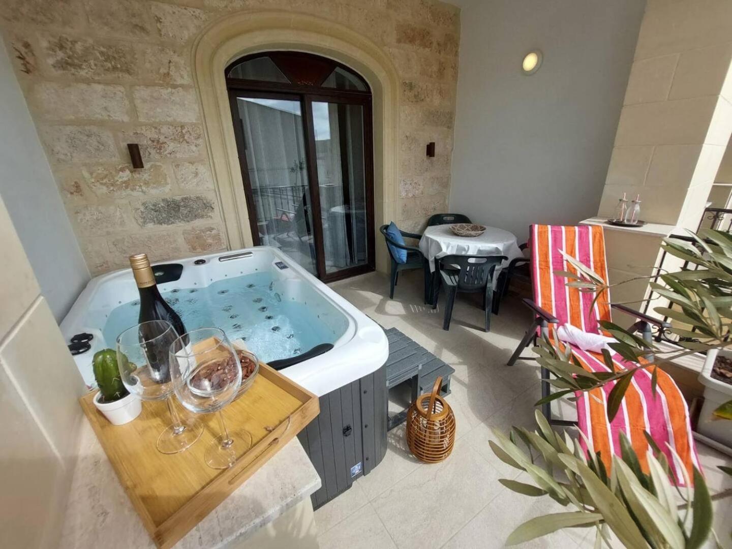 Fl 2 Ta'Lonza Luxury With Hot Tub By Homely เมลลิฮา ภายนอก รูปภาพ